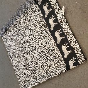 5/$15 Woman's animal print wrap